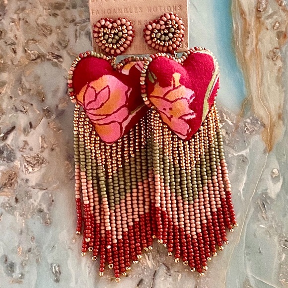 🌺🎉HP🎉🌺 NWT Anthropologie Deepa Beaded Heart Fringe Chandeliers - Picture 9 of 16